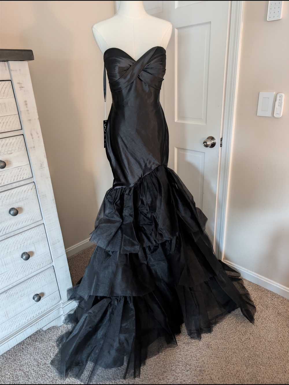 NWT Jovani Strapless Black Satin Tiered Tulle Mermaid Gown Sz 4 Formal Dress